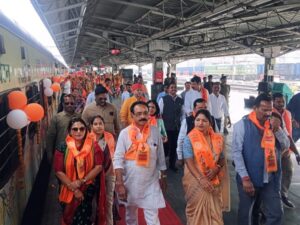 850 श्रद्धालुओं का जत्था अयोध्या धाम एवं काशी विश्वनाथ के दर्शन के लिए भारत गौरव स्पेशल ट्रेन से अयोध्या रवाना, पर्यटन एवं संस्कृति मंत्री राजेश अग्रवाल ने दी श्रद्धालुओं को बधाई एवं शुभकामनाएं