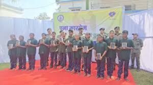 बीजापुर में बड़ा नक्सली सरेंडर,  54 लाख रुपये के इनामी 12 नक्सलियों ने हथियारों के साथ किया आत्मसमर्पण