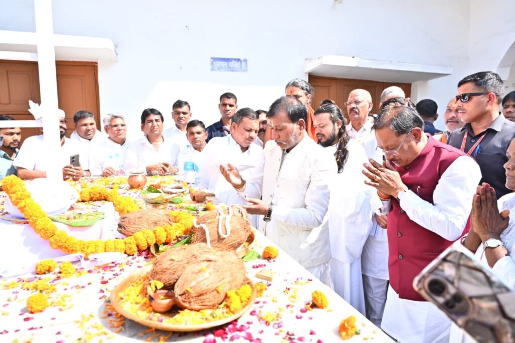 मुख्यमंत्री ने ‘विशाल सतनाम सद्भाव पदयात्रा’ का किया शुभारंभ, गुरु घासीदास के अनुयायियों का दल पावन गिरौदपुरी धाम के लिए हुआ रवाना