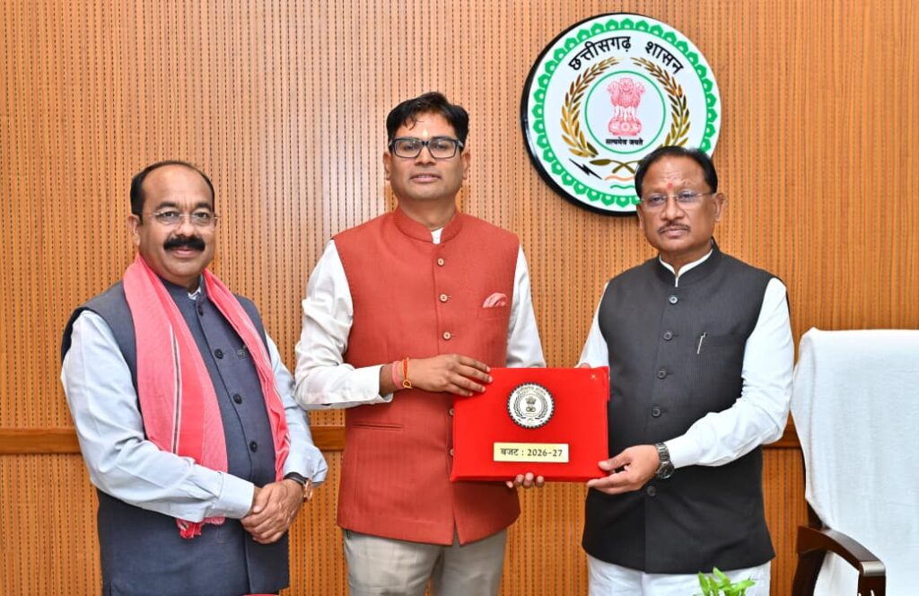 मुख्यमंत्री विष्णुदेव साय से आज विधानसभा परिसर स्थित उनके कक्ष में वित्त मंत्री  ओपी चौधरी ने वित्तीय वर्ष 2026-27 का बजट प्रस्तुत करने से पूर्व मुलाकात की