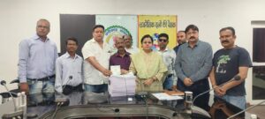 Raigarh: विशेष गहन पुनरीक्षण अभियानः मतदाता सूची का किया गया अंतिम प्रकाशन, 8,42,695 मतदाता पंजीकृत, राजनीतिक दलों को सौंपी गई निर्वाचक नामावली