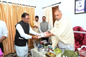 अघोर गुरु पीठ बनोरा पहुंचे मुख्यमंत्री साय, गुरु दर्शन कर लिया आशीर्वाद