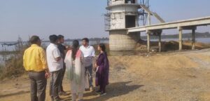Raigarh News: जल जीवन मिशन कार्यों में तेजी लाने कलेक्टर ने किया निरीक्षण, भेलवाटिकरा-सम्बलपुरी समूह जल प्रदाय योजना 31 मार्च तक पूर्ण करने के निर्देश