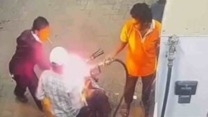 CG: पेट्रोल पंप में युवक ने दोपहिया में लगाई आग, कर्मचारियों की सतर्कता से टला बड़ा हादसा