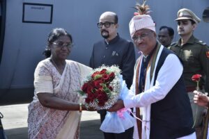 राष्ट्रपति द्रौपदी मुर्मु का जगदलपुर आगमन: राज्यपाल रमेन डेका और मुख्यमंत्री विष्णुदेव साय ने मां दंतेश्वरी एयरपोर्ट पर किया आत्मीय स्वागत
