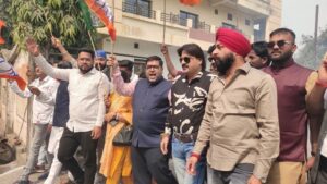 Raigarh: 2026-27 के बजट की खुशी में भाजपा कार्यालय में मनाया गया जश्न, आतिशबाजी व मिठाई वितरण