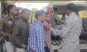 Sarangarh News: महाठग शिवा साहू मामले में बैंक के 6 कर्मचारी गिरफ्तार, होल्ड-खातों से फर्जी तरीके से 31 लाख निकालने में मदद की, ब्रांच-मैनेजर से भी होगी पूछताछ