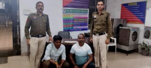 Raigarh News: चांदमारी ईदगाह के पास कोतवाली पुलिस की जुआ रेड, दो जुआरी गिरफ्तार, 8200 नगदी और ताश जब्त