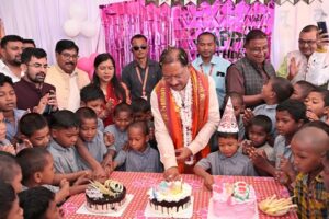 बच्चों के चेहरों की मुस्कान बना मुख्यमंत्री साय के जन्मदिन का सबसे बड़ा उपहार, मुख्यमंत्री को अपने बीच पाकर खिल उठे बच्चों के चेहरे: जन्मदिन बना यादगार