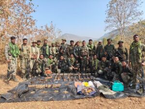 CG New: जंगल में डंप माओवादियों के हथियारों का बड़ा जखीरा बरामद, पुलिस की बड़ी कार्रवाई