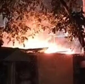 CG News: दुकान में आधी रात लगी आग, धू-धू कर जल गया सामान, मचा हड़कंप, लाखों के नुकसान की आशंका