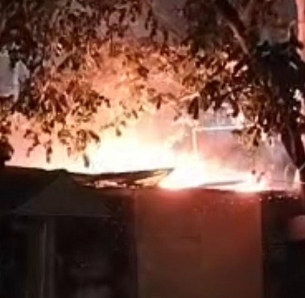 CG News: दुकान में आधी रात लगी आग, धू-धू कर जल गया सामान, मचा हड़कंप, लाखों के नुकसान की आशंका