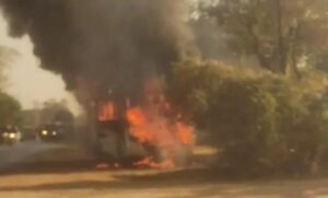 CG News: चलती बस में लगी भीषण आग, कुछ ही देर में जलकर हुई खाक, बलौदाबाजार से रायपुर आ रही बस में अचानक लगी आग, 50 यात्रियों