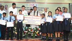 जगदलपुर के श्रमिक की बेटी डिंपल कश्यप अब संस्कार सिटी स्कूल में संवार रही अपना भविष्य