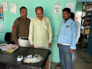 Sarangarh News: सालर में ताश पर दांव लगाते 4 आरोपी गिरफ्तार, 41 हजार रुपये नगद जप्त 