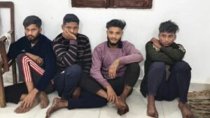 रायगढ़ के जंगल में खैर लकड़ी तस्करी, 10 टन खैर लकड़ी ट्रैक्टर सहित जब्त, UP के चार तस्कर हिरासत में