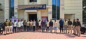 CG: रात्रि कांबिंग गश्त में बिलासपुर पुलिस की बड़ी कार्रवाई,, 126 वारंटी और 11 फरार आरोपी गिरफ्तार, 300 जवानों ने संभाला मोर्चा..