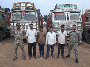 Raigarh News: “ऑपरेशन_प्रहार” के तहत रायगढ़ पुलिस की बड़ी कार्रवाई, 4 ट्रकों में भरा 80 टन अवैध कबाड़ जब्त, 82 लाख की संपत्ति पर वैधानिक कार्रवाई, 82 लाख रुपये की संपत्ति जब्त