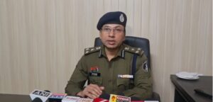 Raigarh News: डिजिटल अरेस्ट का भय दिखाकर साइबर ठगों ने विद्युत विभाग के सेवानिवृत्त परिवेक्षक से 36.97 लाख रुपये की ठगी, साइबर थाना रायगढ़ में अपराध दर्ज, 2 लाख कराया गया होल्ड