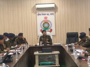 Raigarh News: अवैध गतिविधियों पर जीरो टॉलरेंस की नीति पर काम करें थाना प्रभारी- एसएसपी शशि मोहन सिंह