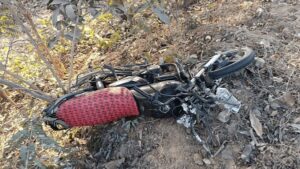 Raigarh News: बकरा खरीदने के नाम पर घर से निकला, रास्ते में बिजली के खंभे से टकराई बाइक; अब जांच में जुटी पुलिस