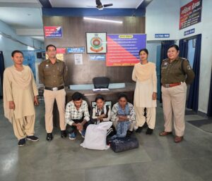 Raigarh News: रेलवे स्टेशन के पास 70 हजार से अधिक गांजा के साथ दो महिला सहित तीन आरोपी गिरफ्तार, बिक्री के लिए ग्राहक तलाशते पकड़े गए आरोपी