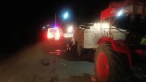  CG में भीषण सड़क हादसा : खड़े ट्रैक्टर से जा टकराई बाइक, नवागढ़ के दो युवकों की मौके पर मौत