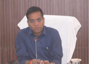Sarangarh News: एक्शन मोड में कलेक्टर डॉ. संजय कन्नौजे, जल जीवन मिशन की ली मैराथन बैठक, 4 ठेकेदारों को पेनाल्टी के साथ थमाया नोटिस, 1 ठेकदार ब्लैक लिस्टेड