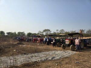 Sarangarh News: रेत के अवैध परिवहन पर राजस्व और पुलिस टीम ने की 12 ट्रेक्टरों पर कार्रवाई