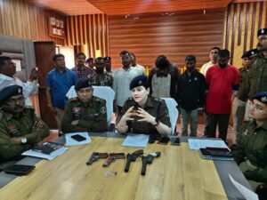 CG News: पिस्टल और कट्टा दिखाकर लोगो को डराने वाले गुण्डा बदमाश गिरफ्तार, आरोपियो के कब्जे से 2 पिस्टल और 2 देशी कट्टा बरामद