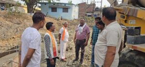  Raigarh News: तालाब व सौंदर्यीकरण कार्यों का महापौर ने किया निरीक्षण, सीसी रोड और तालाब सौंदर्यीकरण कार्यों में गुणवत्ता व समयसीमा को लेकर दिए निर्देश