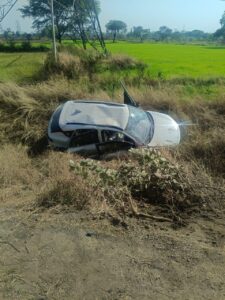Raigarh news: NH-49 पर मौत की रफ्तार का तांडव: फ्रॉनक्स और बोलेरो के बीच आमने-सामने की भिड़ंत, उछलकर खेत में पलटे वाहन