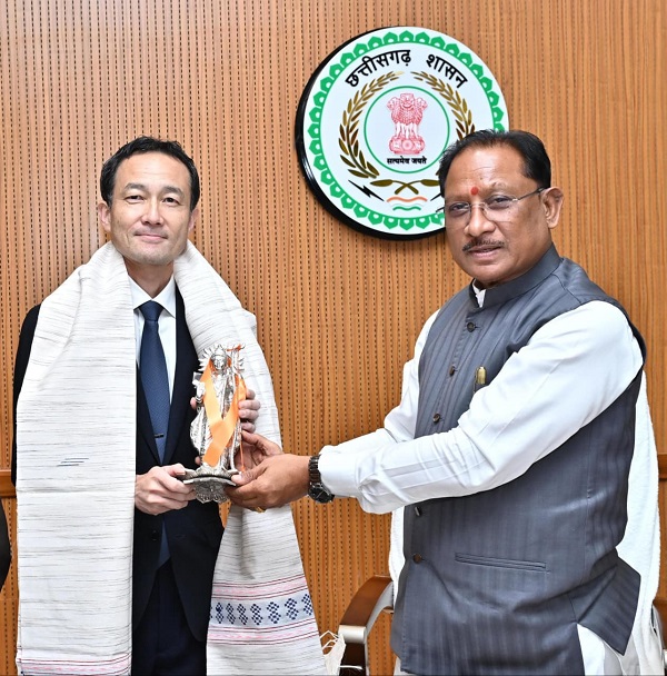 मुख्यमंत्री विष्णु देव साय से जापान दूतावास के राजनीतिक मामलों के मंत्री आबे नोरिआकि ने की सौजन्य मुलाकात