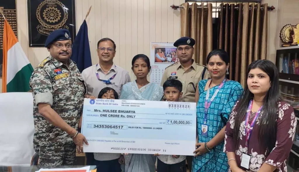 ड्यूटी से लौटते समय हादसा… अब परिवार को मिला 1 करोड़ का सहारा