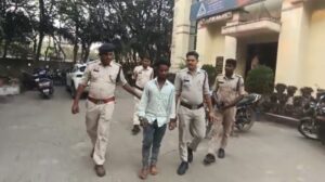 Raigarh News: कॉलोनी से भगा ले जाकर किया दुष्कर्म और धमकी देकर छोड़ा, नाबालिग से दुष्कर्म के आरोप में गुंडा बदमाश विशाल ठाकुर गिरफ्तार