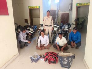 Raigarh News: चार जुआरी गिरफ्तार, जंगल में जमा था फड़, नगद, तीन मोबाइल और पांच मोटरसाइकिल जब्त