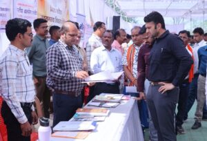 Raigarh News: तहसील पुसौर में आयोजित हुआ जनसमस्या निवारण शिविर, सैकड़ों ग्रामीणों ने सौंपे आवेदन, कई मामलों का मौके पर निराकरण