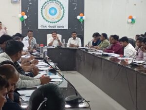 Raigarh News: जनपद स्तर पर प्रगति नहीं होने पर संबंधित अमले पर होगी कार्रवाई, मनरेगा से 90 दिवस मजदूरी व लंबित भुगतान की भी हुई समीक्षा