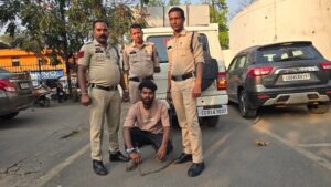 Raigarh News: ऑपरेशन तलाश” के तहत पॉक्सो एक्ट का फरार आरोपी गिरफ्तार, कोतवाली पुलिस ने बैकुंठपुर क्षेत्र में दबिश देकर आरोपी शंकर बरेठ को घर पर दबोचा