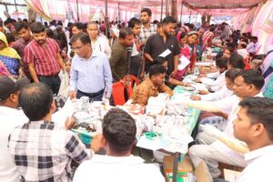 Raigarh News: छाल में जिला स्तरीय जनसमस्या निवारण शिविर, मौके पर समाधान और योजनाओं का मिला सीधा लाभ, सैकड़ों आवेदनों का मौके पर निराकरण, ग्रामीणों में दिखा उत्साह