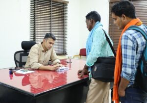 Raigarh News: जनदर्शन के प्रकरणों का त्वरित, पारदर्शी एवं नियमानुसार निराकरण सुनिश्चित करें- कलेक्टर मयंक चतुर्वेदी