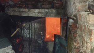 CG News: फ्रिज फटने से घर बना आग का गोला, जिंदा जली महिला, आग की लपटों के कारण नहीं निकल पाई बाहर 