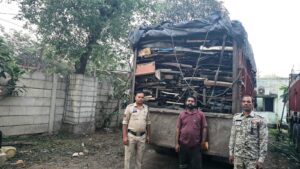 Raigarh news: “ऑपरेशन प्रहार” के तहत अवैध कबाड़ परिवहन पर सप्ताह के भीतर बड़ी कार्रवाई, 3 वाहनों से 75 टन स्क्रैप जब्त