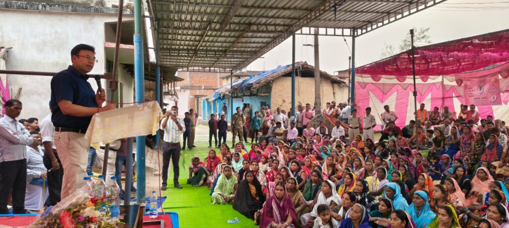 Raigarh News: ग्राम डूमरपाली में भूपदेवपुर पुलिस ने लगाया पुलिस जन चौपाल—साइबर जागरूकता, नशामुक्ति और महिला सुरक्षा पर जोर