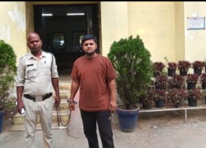 Raigarh news: “ऑपरेशन तलाश” में मारपीट मामले का फरार आरोपी मनीष बिहारी गिरफ्तार, आरोपी ने अपने दोस्तों के साथ मैरिज गार्डन के पास युवक से किया था मारपीट