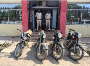 Raigarh News: रायगढ़ पुलिस ने दुपहिया वाहन चोर गिरोह का किया भंडाफोड़, 1 आरोपी व 5 विधि से संघर्षरत बालक पकड़े गए