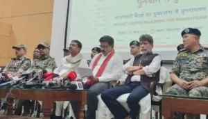 नक्सली लीडर पापाराव समेत 18 नक्सलियों ने ऑफिशियली सरेंडर किया