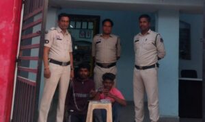 Raigarh News: मंदिर की दानपेटी से रुपए चोरी करने वाले दो आरोपी चढ़े खरसिया पुलिस के हत्थे, एक आरोपी हाल ही में जेल से जमानत पर छूटा, साथी के साथ मिलकर चोरी को दिया अंजाम