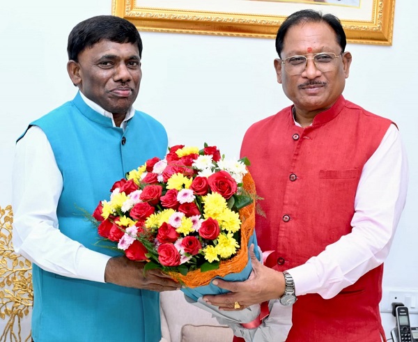 मुख्यमंत्री विष्णु देव साय से गोवा के खेल एवं जनजातीय कल्याण मंत्री रमेश तावड़कर की सौजन्य भेंट, जनजातीय कल्याण और खेल विकास को लेकर हुई सार्थक चर्चा