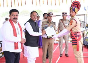 नेताजी सुभाष चंद्र बोस पुलिस अकादमी में 859 प्रशिक्षुओं का दीक्षांत समारोह संपन्न, मुख्यमंत्री विष्णु देव साय ने कहा-  आधुनिक तकनीक के साथ संवेदनशीलता ही नई पुलिसिंग की पहचान है